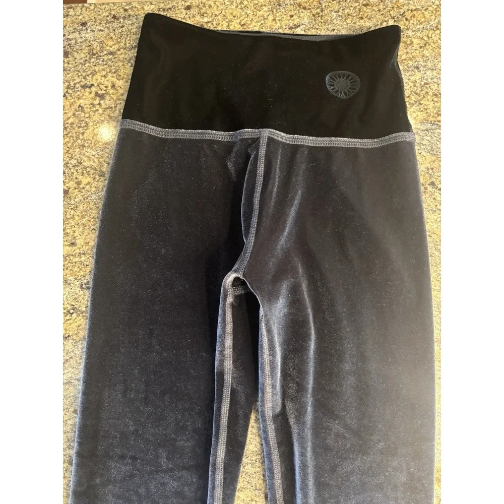Beyond Yoga x Soul Black Velvet Velour Motion Leggings Deep Amethyst Size S‎
